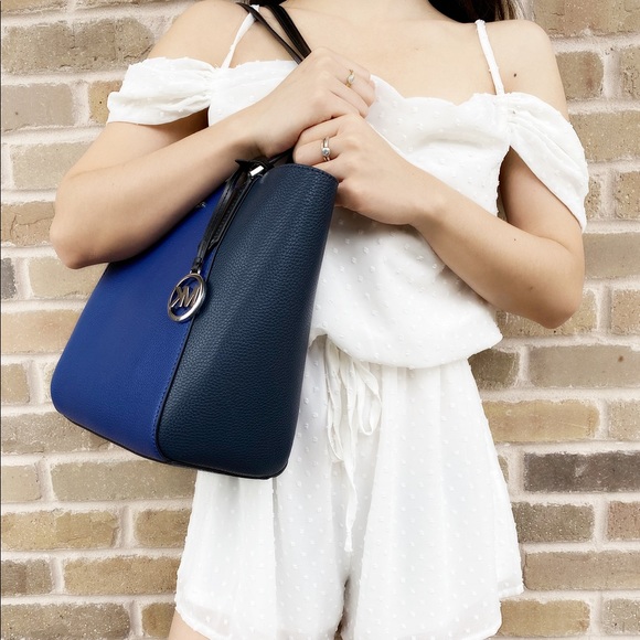 SALE‼️‼️ Michael kors top zip city tote - Picture 3 of 4